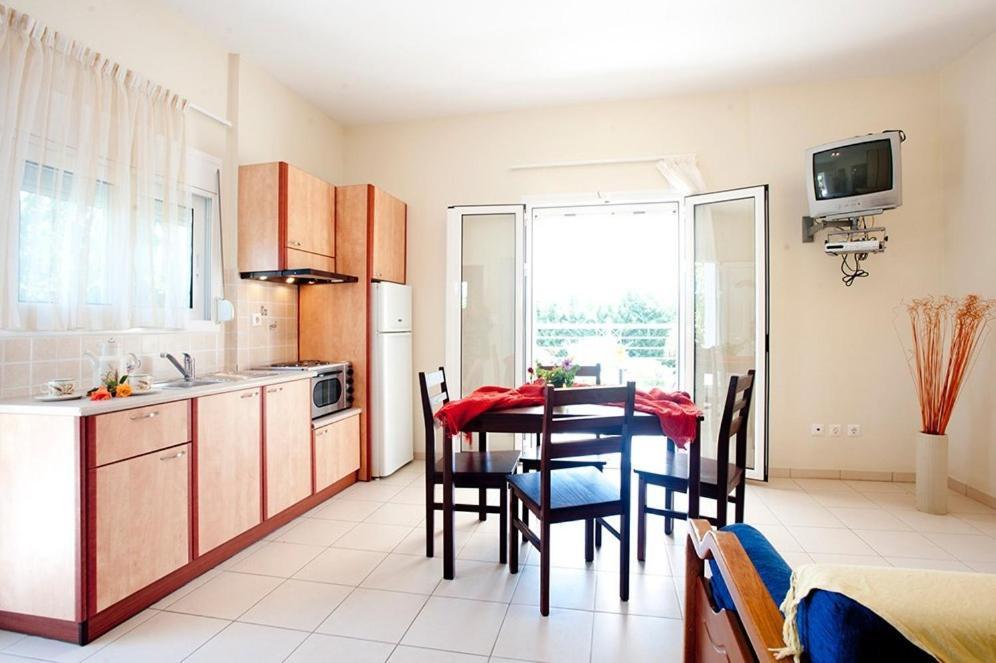 Dion Zois Appartement Finikounta Kamer foto